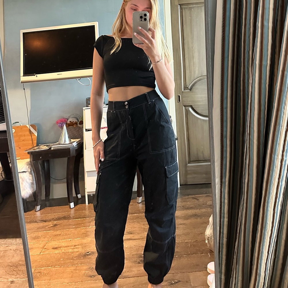 Black and white cargos